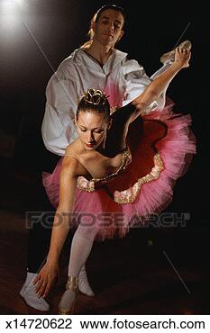 Stock Photo - ballet dancers 
dancing pas de 
deux. fotosearch 
- search stock 
photos, pictures, 
images, and photo 
clipart