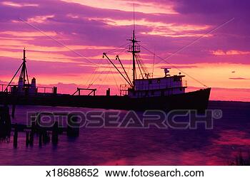 Stock Photo - fishing boat in 
harbor. fotosearch 
- search stock 
photos, pictures, 
images, and photo 
clipart