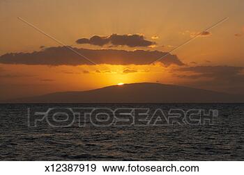 Stock Photograph - usa, hawaii islands, 
maui, wailea and 
pacific ocean 
at sunset. fotosearch 
- search stock 
photos, pictures, 
images, and photo 
clipart