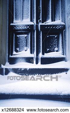 Stock Photo - brooklyn heights 
- snowy doorway. 
fotosearch - search 
stock photos, 
pictures, images, 
and photo clipart