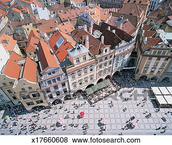 Stock Photo - tourists at a 
line of houses 
called the altstaedter 
ring in prague. 
fotosearch - search 
stock photos, 
pictures, images, 
and photo clipart