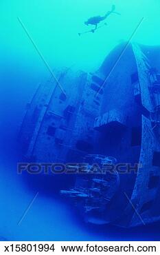 Stock Photo - scuba diver moving 
towards shipwreck 
on seabed, bermuda. 
fotosearch - search 
stock photos, 
pictures, images, 
and photo clipart