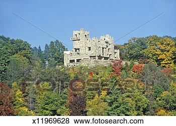Stock Photo - 'autumn colors 
at gillette castle 
state park,  east 
haddam. fotosearch 
- search stock 
photos, pictures, 
images, and photo 
clipart