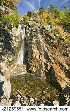 Stock Photography - 'crawford notch 
state park in 
the white mountains, 
new hampshire'. 
fotosearch - search 
stock photos, 
pictures, images, 
and photo clipart
