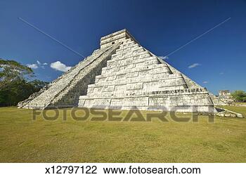 Stock Photo - 'the mayan pyramid 
of kukulkan (also 
known as el castillo) 
and ruins. fotosearch 
- search stock 
photos, pictures, 
images, and photo 
clipart