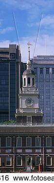 Stock Photo - 'this is a vertical 
view of the top 
of historic independence 
hall. fotosearch 
- search stock 
photos, pictures, 
images, and photo 
clipart