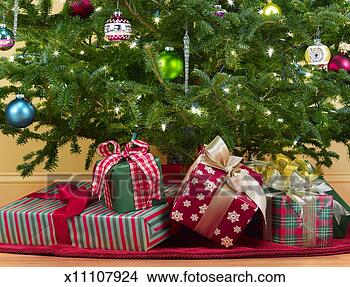 Stock Photo - close-up of christmas 
tree with presents 
underneath. fotosearch 
- search stock 
photos, pictures, 
images, and photo 
clipart