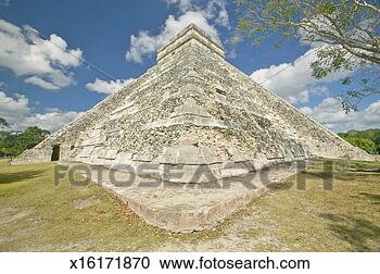 Stock Photography - white puffy clouds 
over the mayan 
pyramid of kukulkan 
(also known as. 
fotosearch - search 
stock photos, 
pictures, images, 
and photo clipart