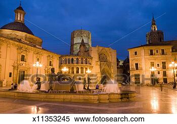 Stock Image - spain,  valencia, 
 plaza de la virgen 
with fountain, 
 basilica de la. 
fotosearch - search 
stock photos, 
pictures, images, 
and photo clipart