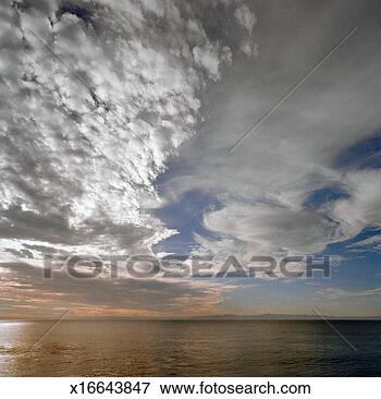 Picture - view of sea and 
clouds at sunset. 
fotosearch - search 
stock photos, 
pictures, images, 
and photo clipart