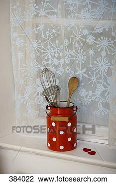 Banco de Imagem - cozinha,  utensílios, 
 janela,  peitoril. 
fotosearch - busca 
de fotos, imagens 
e clipart