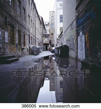Banco de Imagem - grande,  poça, 
 vazio,  lixo, 
 caixas,  alleyway. 
fotosearch - busca 
de fotos, imagens 
e clipart