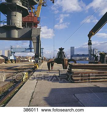 Arquivo de Fotografia - industrial,  equipamento, 
 comercial,  doca. 
fotosearch - busca 
de fotos, imagens 
e clipart