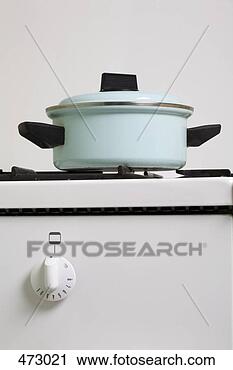 Arquivo de Fotografia - panela,  fogão. 
fotosearch - busca 
de fotos, imagens 
e clipart