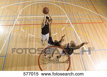 Banco de Imagem - três,  jovem, 
 tocando,  basquetebol. 
fotosearch - busca 
de fotos, imagens 
e clipart