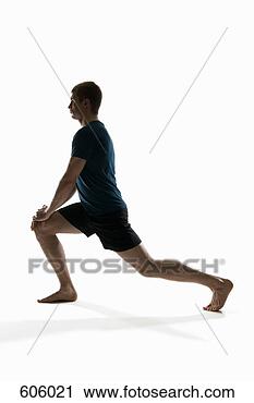 Arquivo de Fotografia - esticar,  lunge, 
 pose. fotosearch 
- busca de fotos, 
imagens e clipart