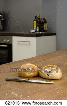 Banco de Imagem - dois,  pão,  pães, 
 tabela,  plástico, 
 globos oculares. 
fotosearch - busca 
de fotos, imagens 
e clipart