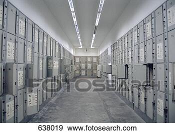 Arquivo Fotográficos - sala,  cheio, 
 lockers. fotosearch 
- busca de fotos, 
imagens e clipart