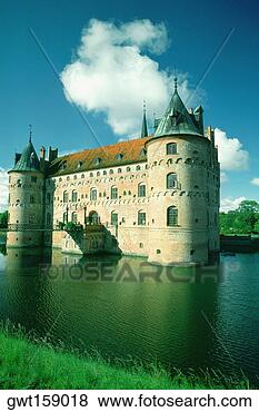 Stock Photo - castle at the 
waterfront, egeskov 
castle, funen 
county, denmark. 
fotosearch - search 
stock photos, 
pictures, images, 
and photo clipart