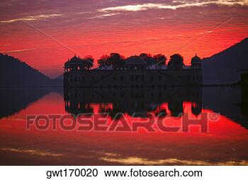 Stock Photography - reflection of 
a city palace 
in the lake,  
jalmahal lake, 
 jaipur. fotosearch 
- search stock 
photos, pictures, 
images, and photo 
clipart