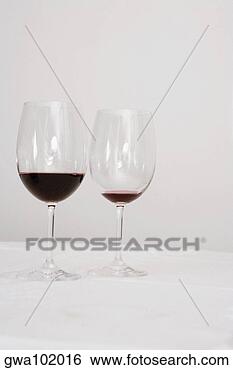 Banco de Imagem - close-up,  dois, 
 vinho,  óculos, 
 jantar,  tabela. 
fotosearch - busca 
de fotos, imagens 
e clipart