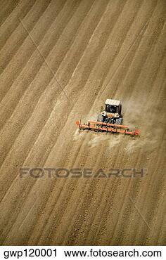 Arquivo de Fotografia - aéreas,  arar, 
 fazenda,  campo. 
fotosearch - busca 
de fotos, imagens 
e clipart