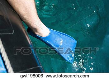 Banco de Imagem - close-up,  homem, 
 perna,  desgastar, 
 flipper. fotosearch 
- busca de fotos, 
imagens e clipart