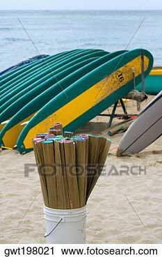 Arquivo de Fotografia - surfboards,   
praia,   waikiki, 
  praia,   honolulu, 
  oahu,   havaí. 
fotosearch - busca 
de fotos, imagens 
e clipart