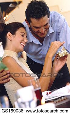 Banco de Imagem - par,  afeto,   ocasi&atilde;o,  mulher,   pessoa,  pessoas.  fotosearch - busca  de fotos, imagens  e clipart