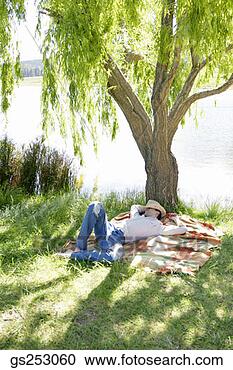 Sleeping+man+under+tree