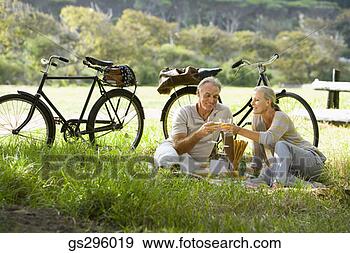 Stock Photograph - couple having 
picnic. fotosearch 
- search stock 
photos, pictures, 
images, and photo 
clipart