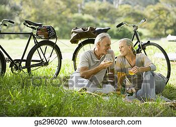 Stock Photography - couple having 
picnic. fotosearch 
- search stock 
photos, pictures, 
images, and photo 
clipart