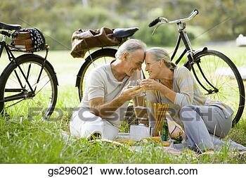 Stock Photography - couple having 
picnic. fotosearch 
- search stock 
photos, pictures, 
images, and photo 
clipart