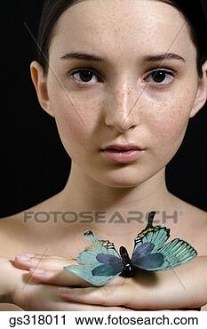 Arquivo de Fotografia - borboleta,  mão, 
 mulher. fotosearch 
- busca de fotos, 
imagens e clipart