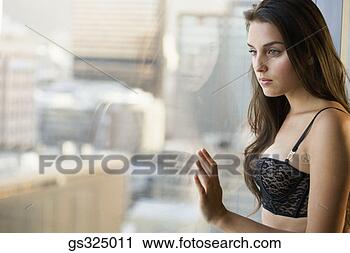 Arquivo de Fotografia - pensativo,  mulher, 
 olhar,  saída, 
 janela. fotosearch 
- busca de fotos, 
imagens e clipart