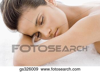 Arquivo Fotográficos - dormir,  mulher. 
fotosearch - busca 
de fotos, imagens 
e clipart