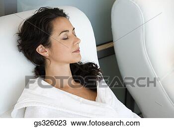 Banco de Imagem - mulher,  descansar, 
 spa. fotosearch 
- busca de fotos, 
imagens e clipart