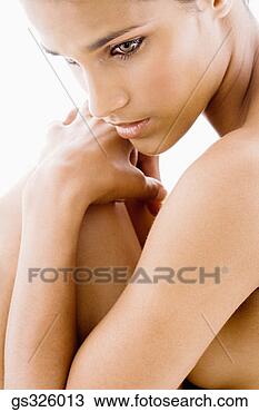 Banco de Imagem - mulher,  segurando, 
 pernas. fotosearch 
- busca de fotos, 
imagens e clipart