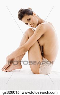Banco de Imagem - mulher,  segurando, 
 pernas. fotosearch 
- busca de fotos, 
imagens e clipart