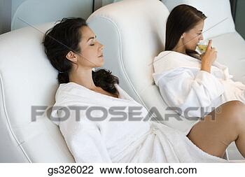 Banco de Imagem - mulher,  spa. 
fotosearch - busca 
de fotos, imagens 
e clipart