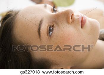 Banco de Imagem - contemplative, 
 menina. fotosearch 
- busca de fotos, 
imagens e clipart