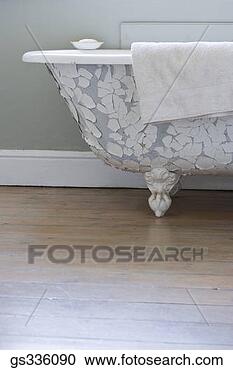 Stock Photography - old-fashioned 
bathtub. fotosearch 
- search stock 
photos, pictures, 
images, and photo 
clipart