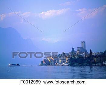 Stock Photograph - italy, europe, 
exterior, open 
air, travel, travel 
horizontal, venetia. 
fotosearch - search 
stock photos, 
pictures, images, 
and photo clipart