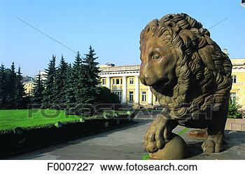 Picture - russia, saint 
petersburg, peterhof 
palace, lion statue. 
fotosearch - search 
stock photos, 
pictures, images, 
and photo clipart