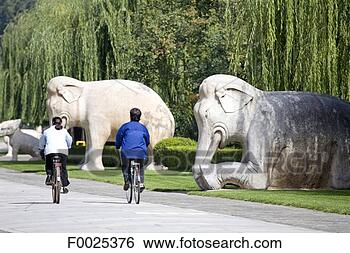 Stock Photo - china,  near beijing, 
 ming dynasty 
tombs,  changling 
tomb,  statues. 
fotosearch - search 
stock photos, 
pictures, images, 
and photo clipart