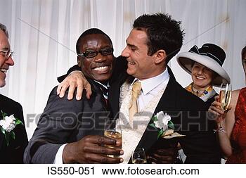 Arquivo de Fotografia - noivo,  abraços, 
 melhor,  homem. 
fotosearch - busca 
de fotos, imagens 
e clipart