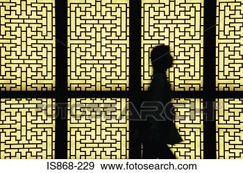 Arquivo Fotográficos - mostrado silhueta, 
 pessoa,  agains, 
 tela,  portas. 
fotosearch - busca 
de fotos, imagens 
e clipart
