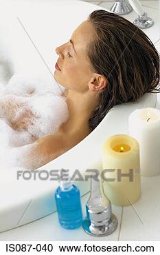 Banque de Photographies - femme, bain. fotosearch 
- recherchez des 
photos, des images 
et des cliparts