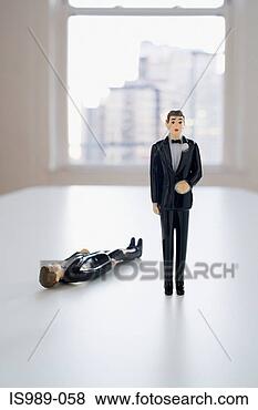 Banco de Imagem - dois,  noivo, 
 casório,  bolo, 
 estatuetas. fotosearch 
- busca de fotos, 
imagens e clipart