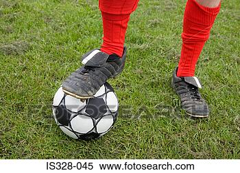 Hazır Görüntü - futbolcu,  dikilen, 
 futbol. fotosearch 
- foto, resim, 
görüntü ve foto 
klipart ara